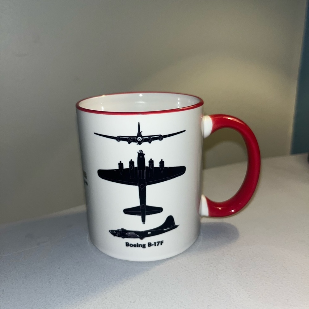 Boeing B-17F Memphis belle coffed mug red and white